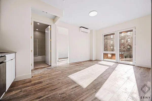 Living room, photo 1