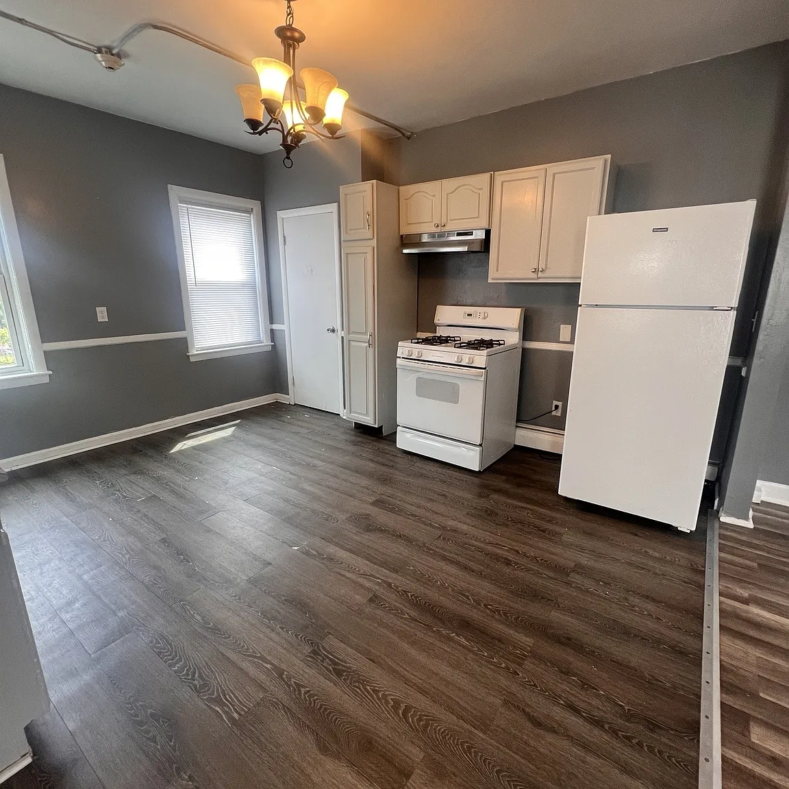 3 bed, 4644 sqft, $2,000 — Photo 2