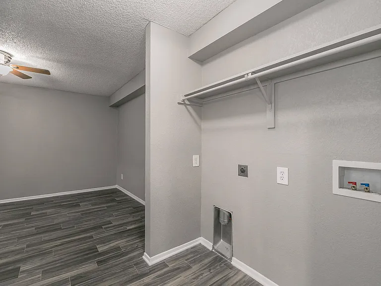 Station 121 at Town Center Apartments — Photo 209