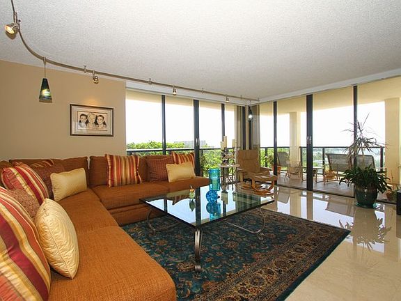3rd image of 2575 S Bayshore Dr APT 8B