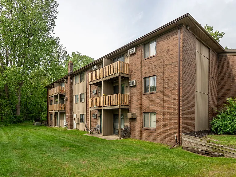 Oak Valley Apartments — Photo 16