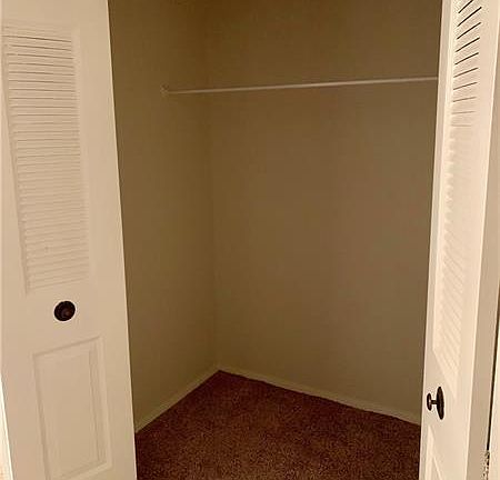 5th image of 949 Wood Hollow Dr