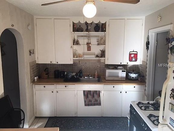 Unit 1435 kitchen