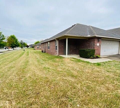 3rd image of 1557-1559 N Evening Shade Dr