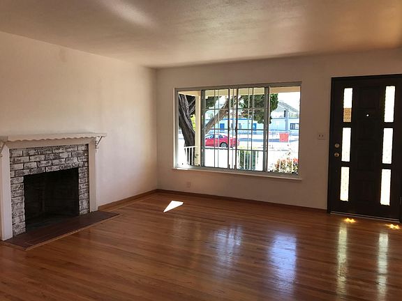 3rd image of 962 Bard St