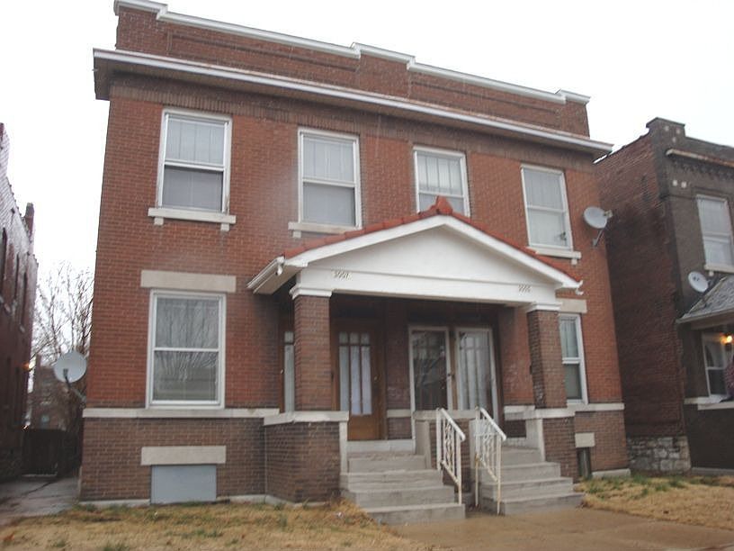 1st image of 3007A Sidney St