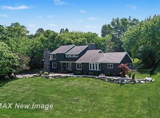7190 Dark Lake Dr, Clarkston, MI 48346