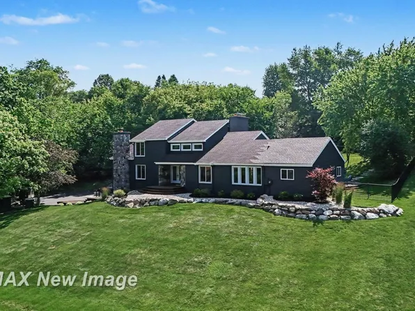 7190 Dark Lake Dr, Clarkston, MI 48346