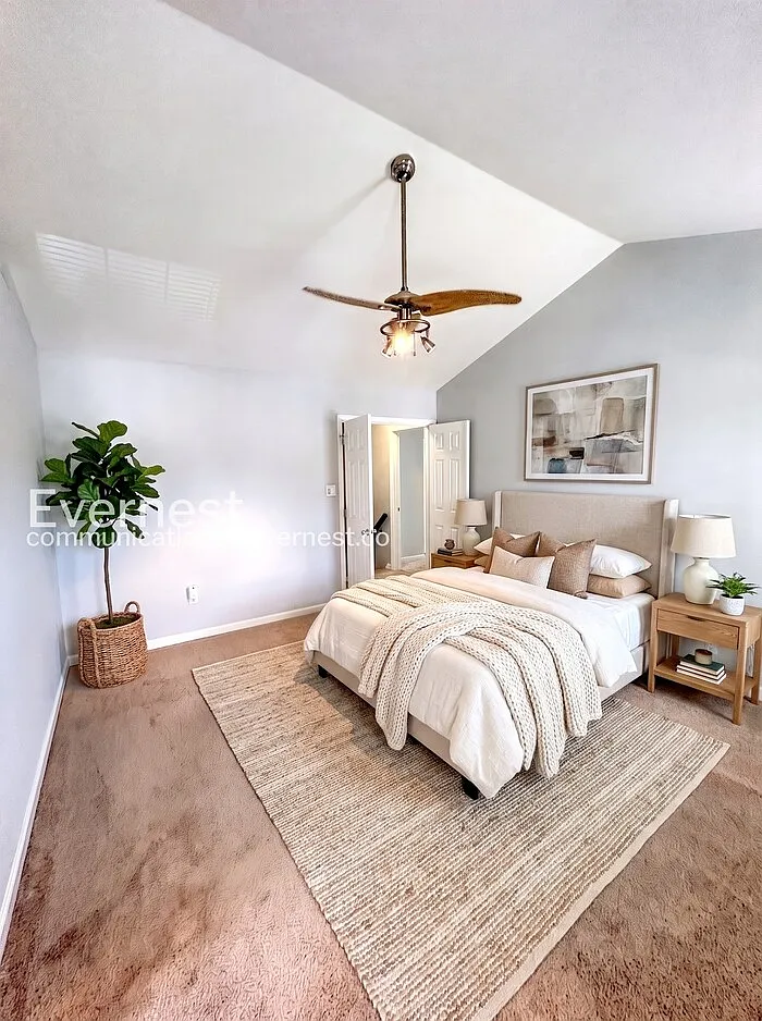 4 bed, 2.5 bath, 1977 sqft, $2,600 — Photo 3