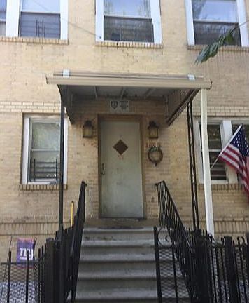 2nd image of 1536 Leland Ave