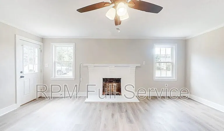 246 E Woodrow St — Photo 15