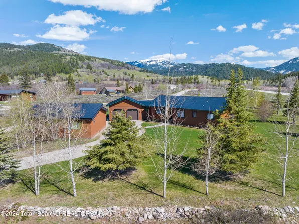 10275 Purple Aster Cir, Victor, ID 83455