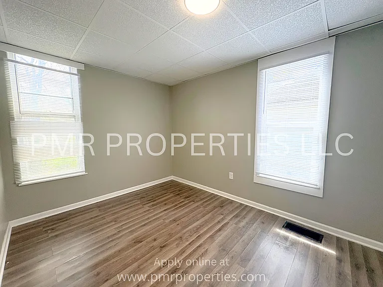 3005 N 8th St — Photo 10