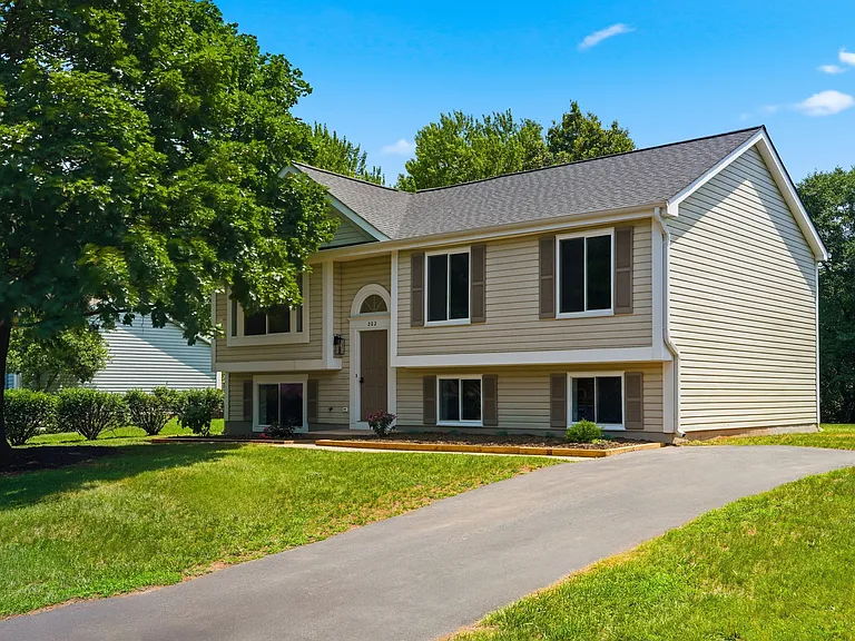 202 Leslie Ct #202 — Photo 46