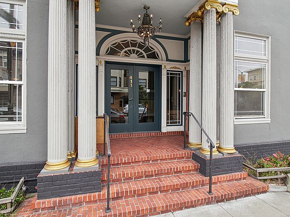 Main entrance door of the apartment building at 411 15th Ave, San Francisco, CA 94118, USA