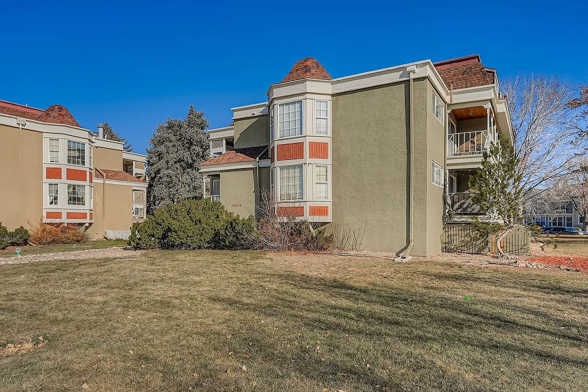 Building Photo - 19630 Victorian Dr #A13