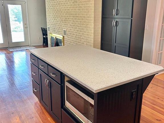 3rd image of 1507 Parkview Dr
