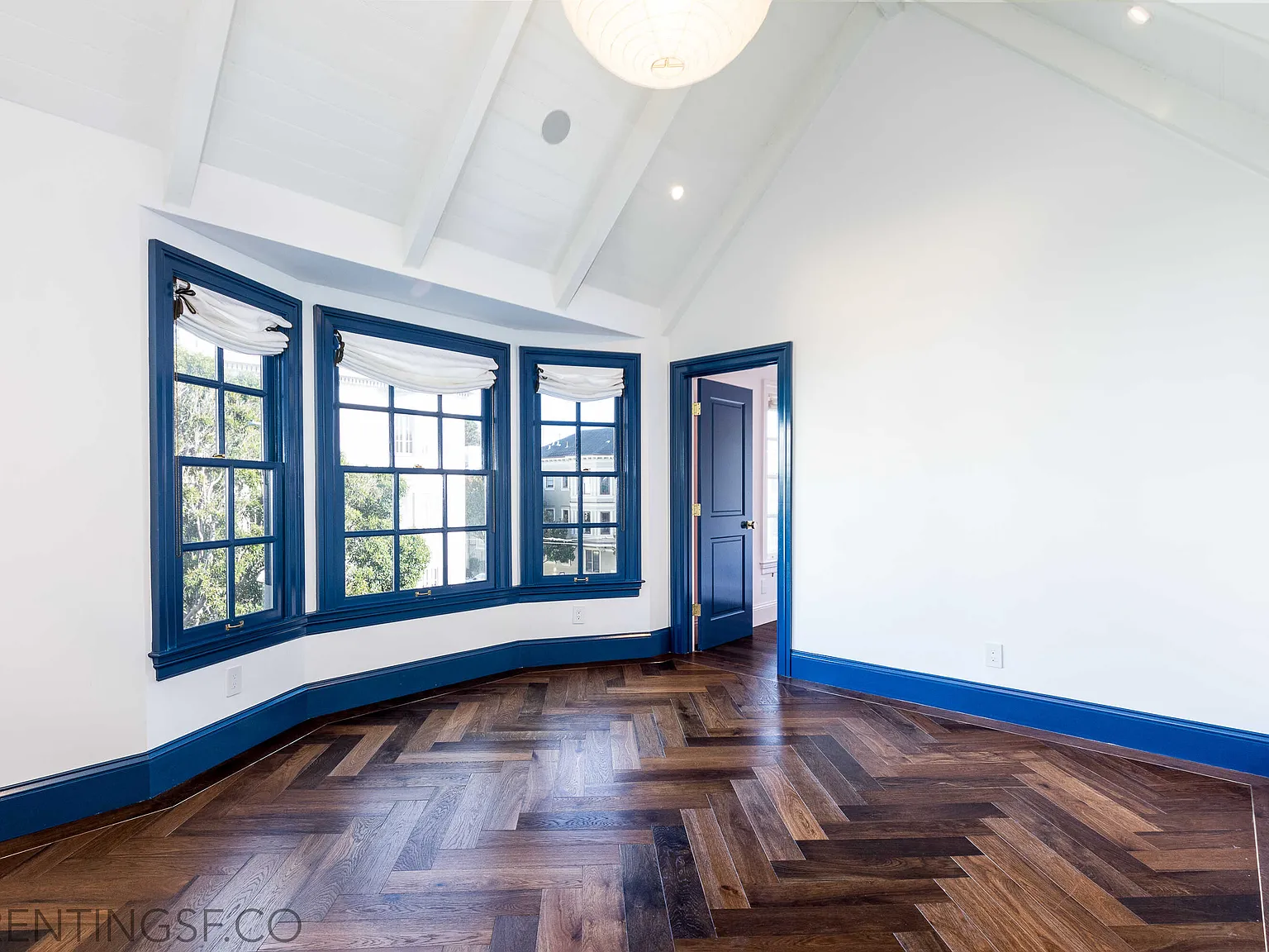 Lovely Single Family 3BR / 3 Bath / 2 Office Oasis — Photo 3
