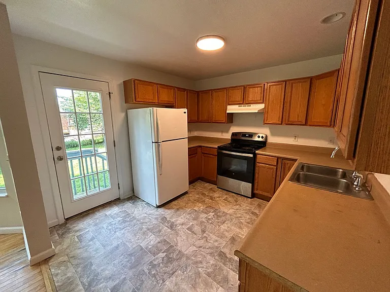 3217 Daytona Ave — Photo 9