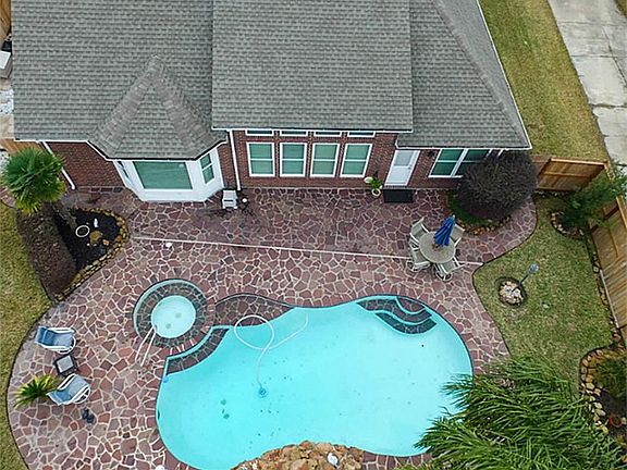 3rd image of 6903 Wild Violet Dr