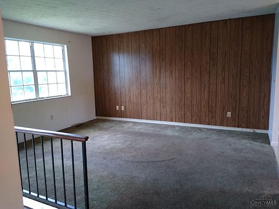 5th image of 987 Harrogate Ct