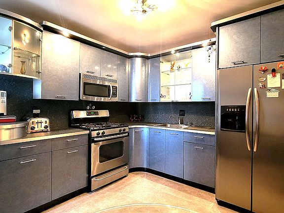 3rd image of 3021 Avenue W #D