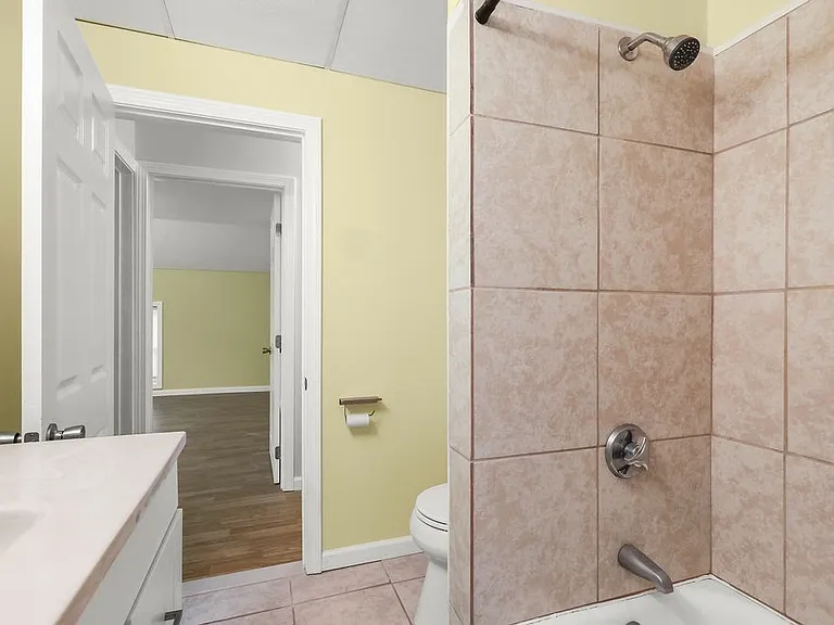 10 Cottage St #10 — Photo 17