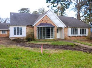 301 Woodhaven Ln, Conroe, TX 77304