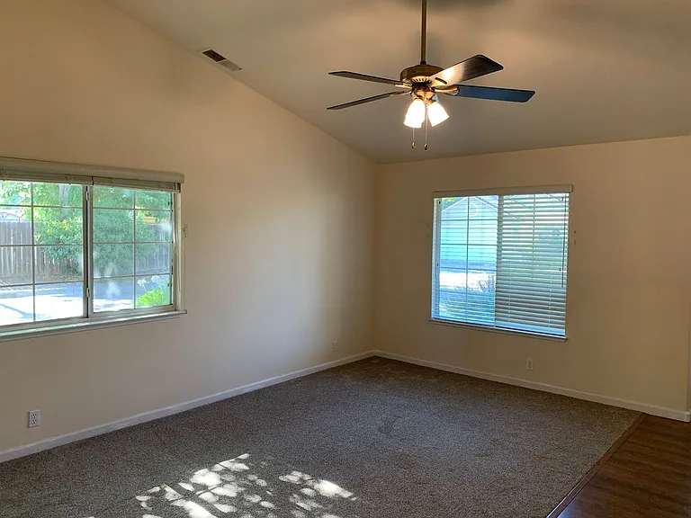 2088 Marilyn Dr — Photo 3