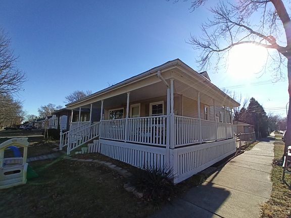 3rd image of 19104 Woodside St
