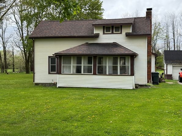 1544 Rose Center Rd, Fenton, MI 48430