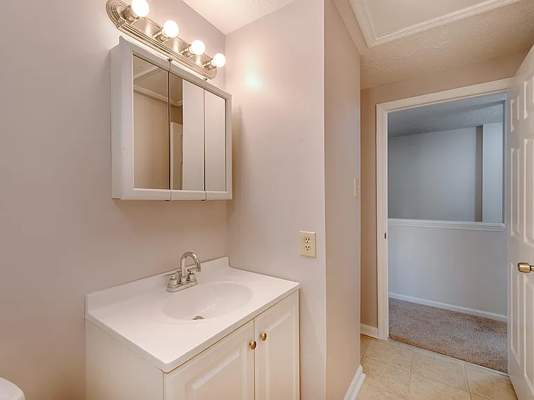 1018 Pirates Ct — Photo 14