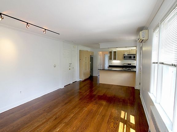4th image of 25 Saint Lukes Pl #C0003-3