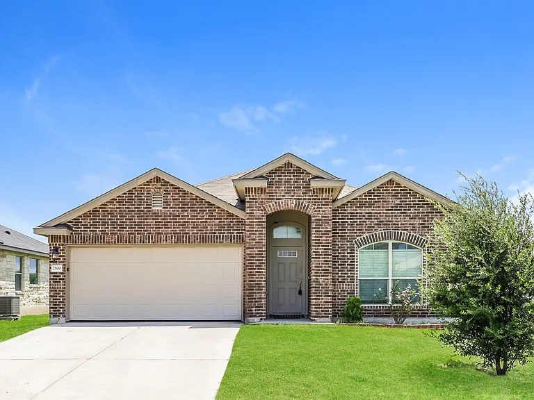 2800 Skinner Dr — Photo 1