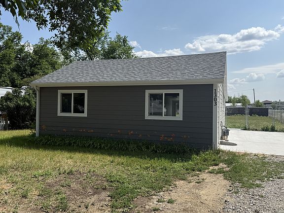 2nd image of 1303 Lake Elmo Dr