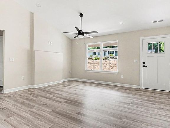 4th image of 148 Aspen St