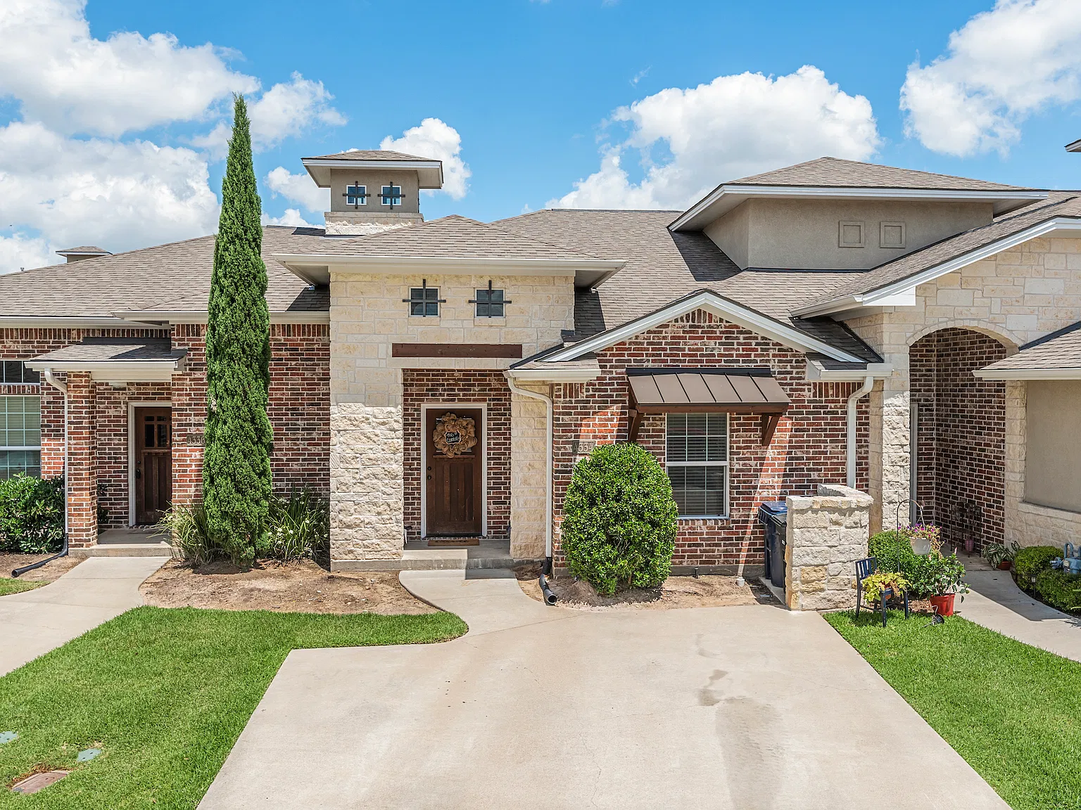 3 bed, 3.5 bath, 1465 sqft, $2,200 — Photo 1