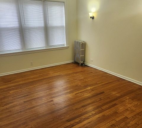 2nd image of 3229 W Ardmore Ave APT 1E