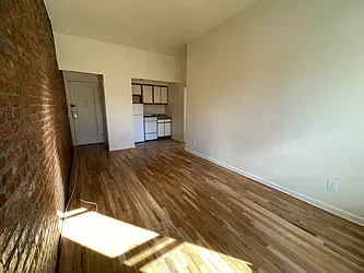 Rented by Best Apartments North Inc