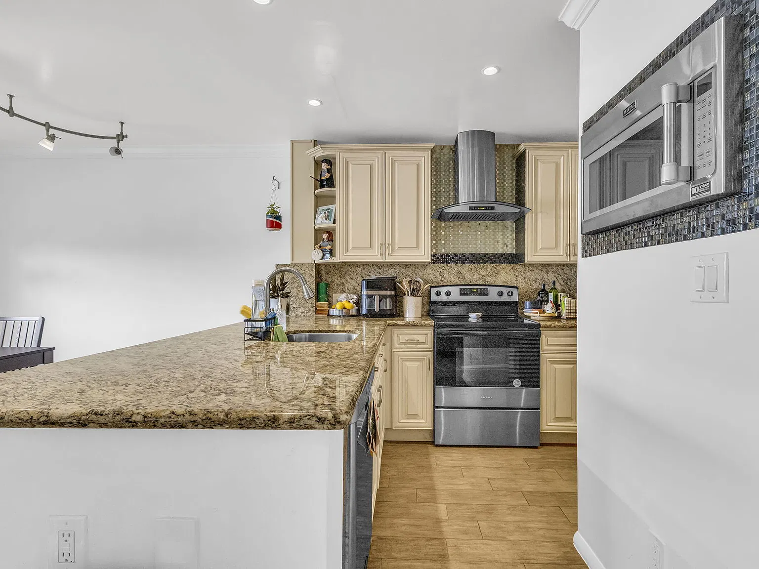 1 bed, 1.0 bath, 805 sqft, $1,790 — Photo 4
