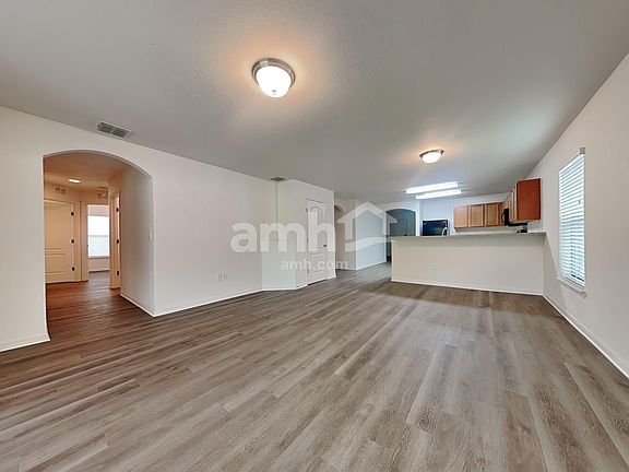 4th image of 919 Wynnmere Walk Ave