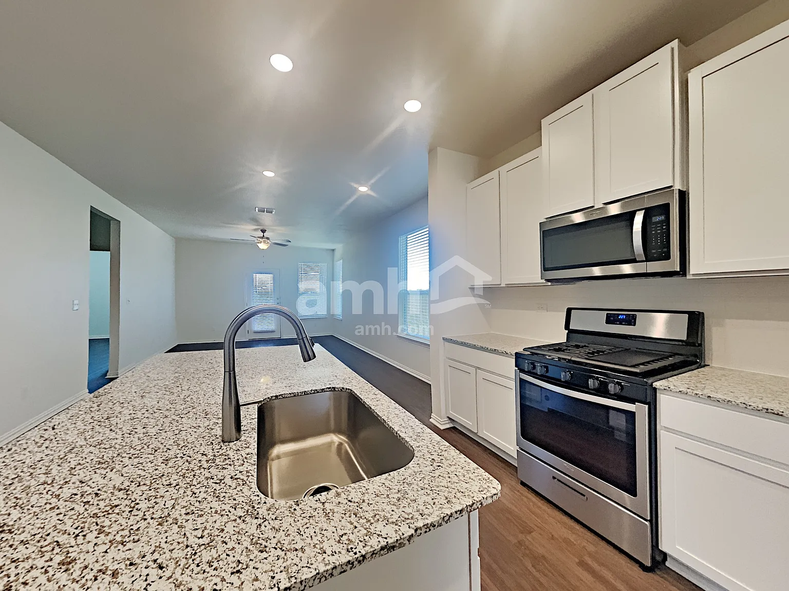 3 bed, 2.0 bath, 1446 sqft, $1,765 — Photo 3