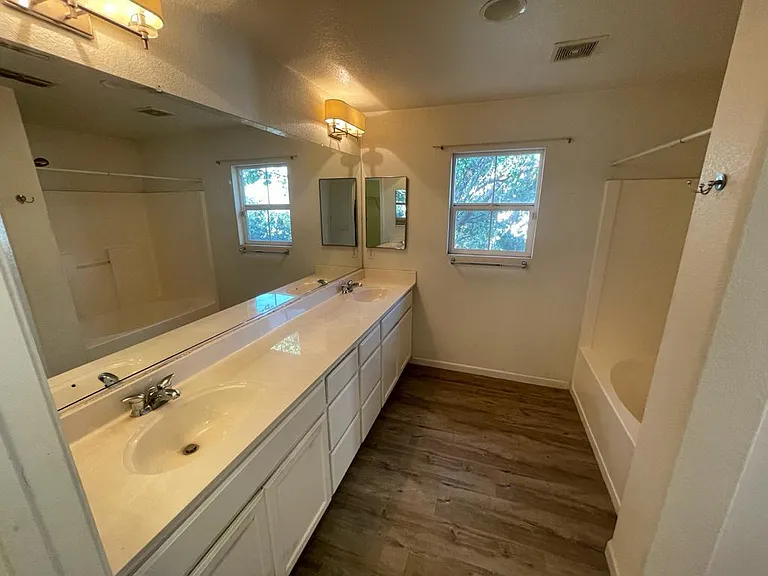 21 Anjou Cir — Photo 18