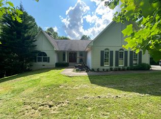 137 Whispering Ln, Fayetteville, WV 25840