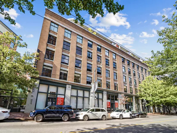 55 Cordova St E #321, Vancouver, BC V6A 0A5
