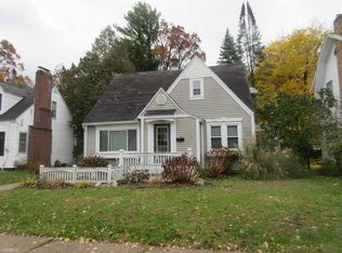 900 Northlawn St NE, Grand Rapids, MI 49505