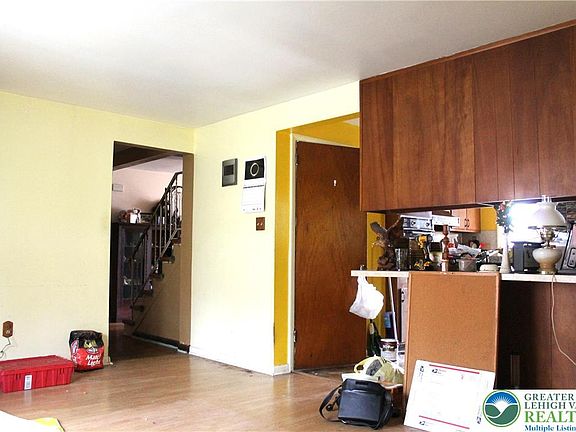5th image of 222 Myrtle Ave