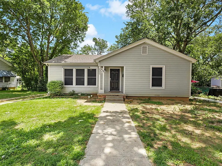 2206 Fowler Dr — Photo 1