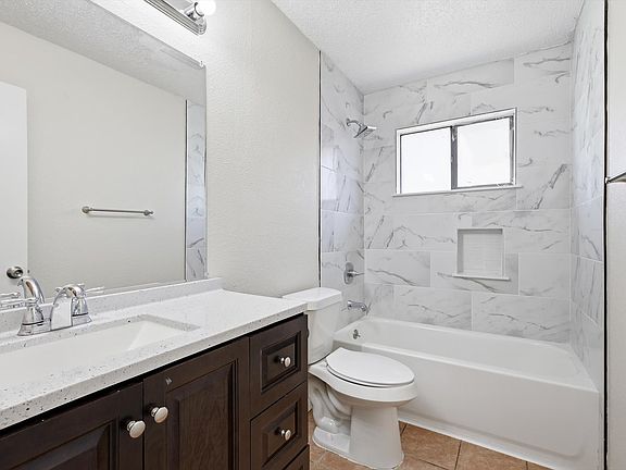 4th image of 1234 Roan Dr