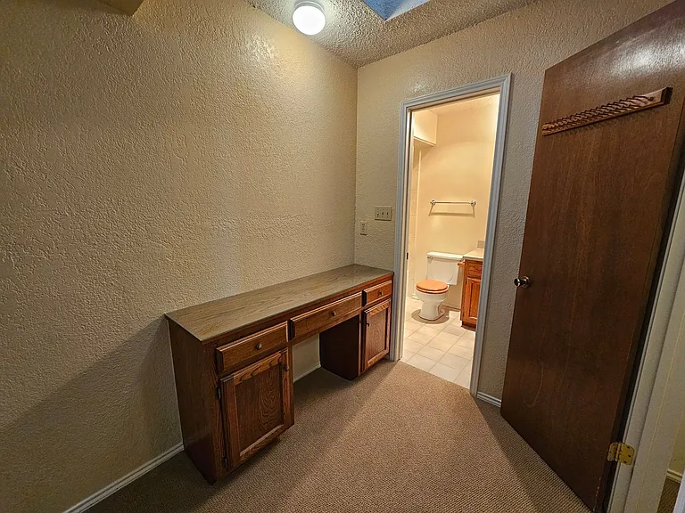 400 Hallmark Dr — Photo 28